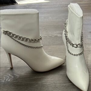 Guess White Heeled Boots with Silver Chain